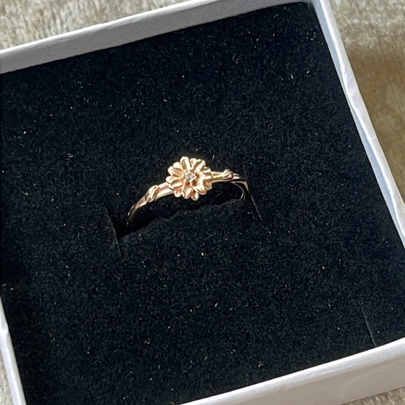 Brand New 14K Gold Plated Rose Gold Daisy Flower Ring Size 7 April Floral - Picture 1 of 12